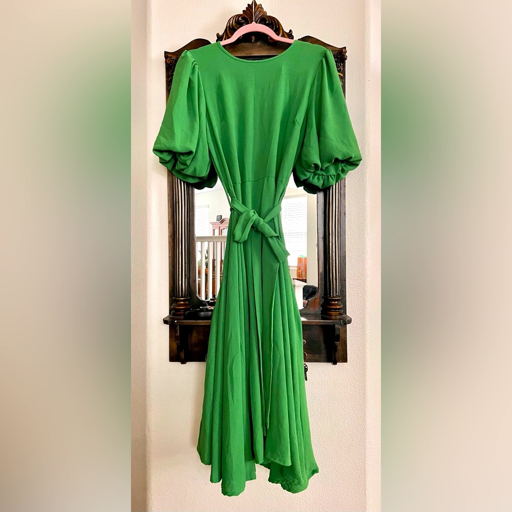 Green puff sleeve dress